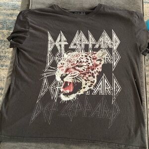 Women’s large distressed tee